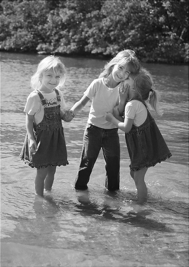 tonovagirls2BW